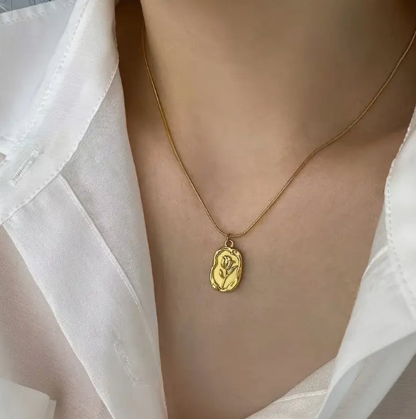 Vintage Rose pendant