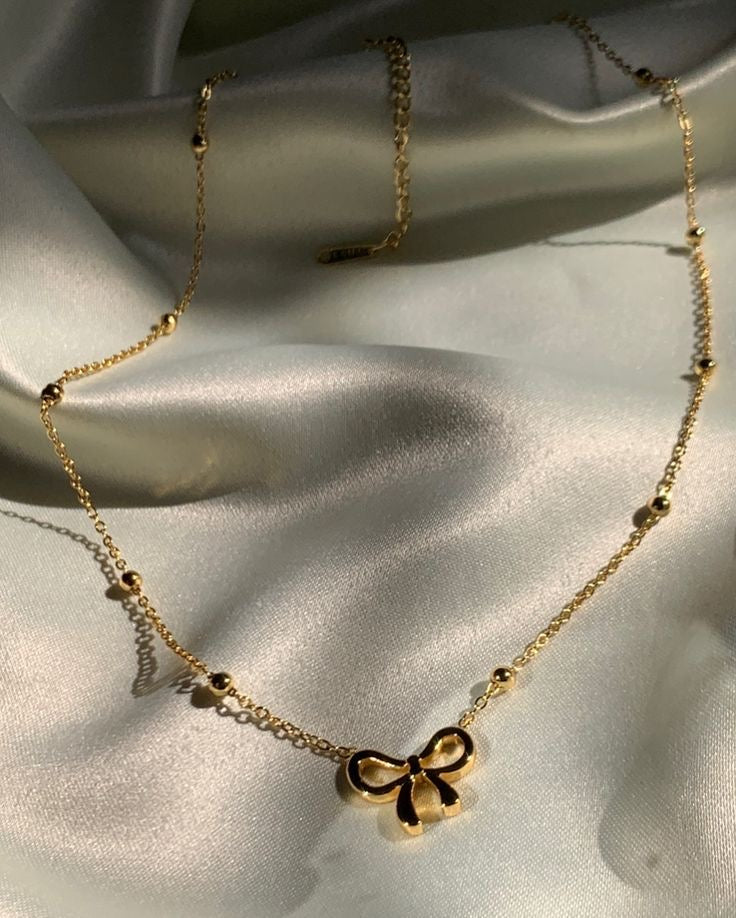 Bow Necklace
